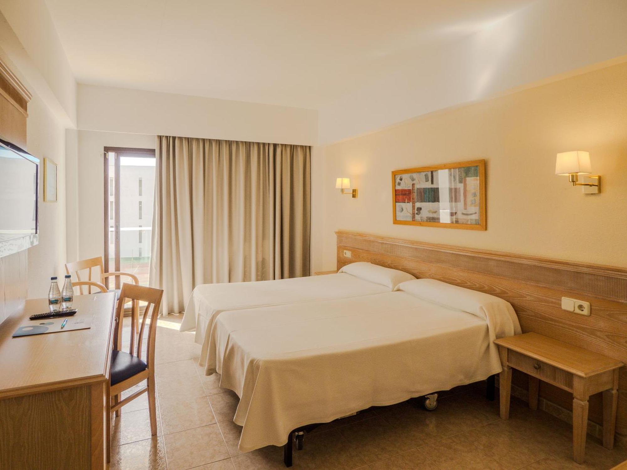 Hotel Santa Maria Playa Cala Millor  Exterior photo